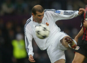 Real Madrid's Zinedine Zidane shoots to