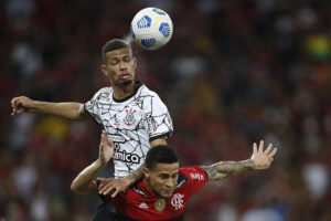 ños que juega en Corinthians. Los grandes rivales en la pelea por hacerse con el brasileño son Benfica y Op