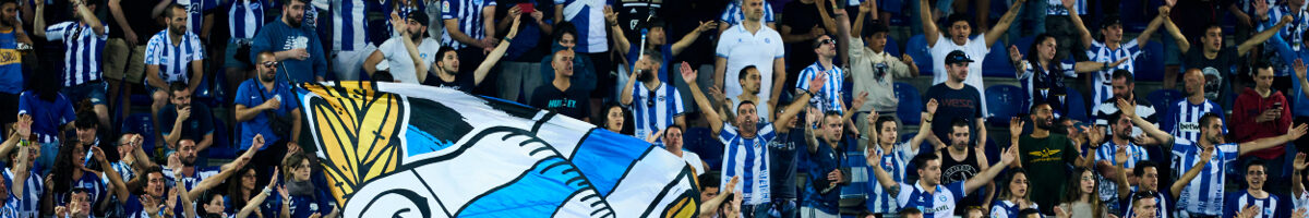 Los aficionados del Deportivo Alavés animan a su equipo