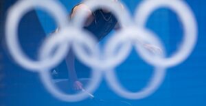 Tokio, Japan. 23rd July, 2021. Tennis: Olympics, practice, men at Ariake Tennis Park. Alexander Zverev from Germany behind the Olympic rings. Credit: Marijan Murat/dpa/Alamy Live News